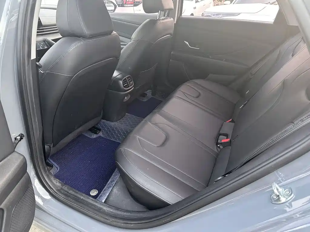 Hyundai Elantra — фото 14