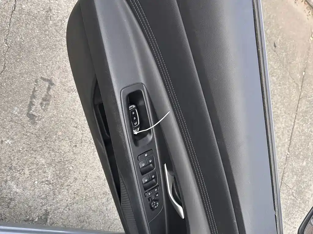 Hyundai Elantra — фото 16
