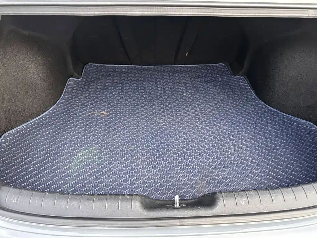 Hyundai Elantra — фото 17