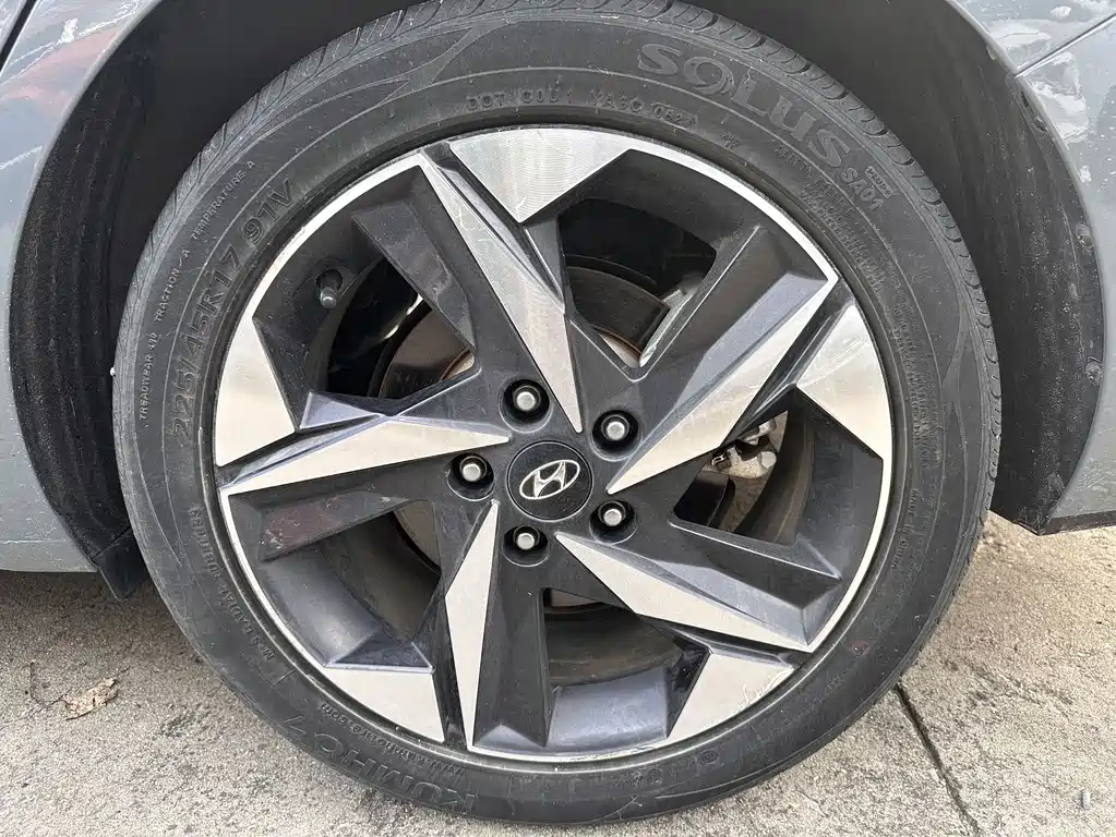 Hyundai Elantra — фото 21