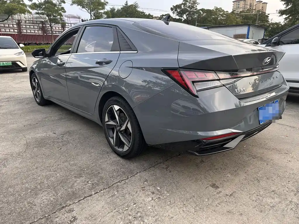 Hyundai Elantra — фото 6