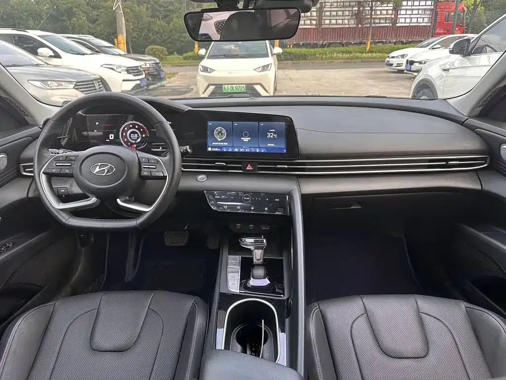 Hyundai Elantra — фото 9