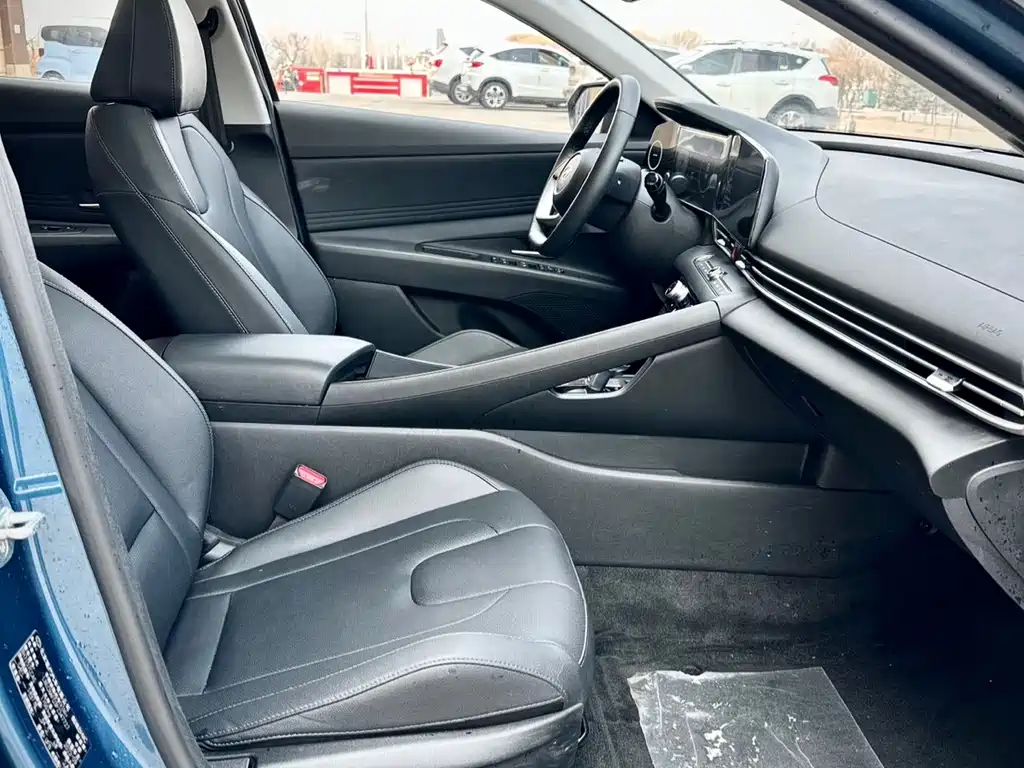 Hyundai Elantra — фото 13