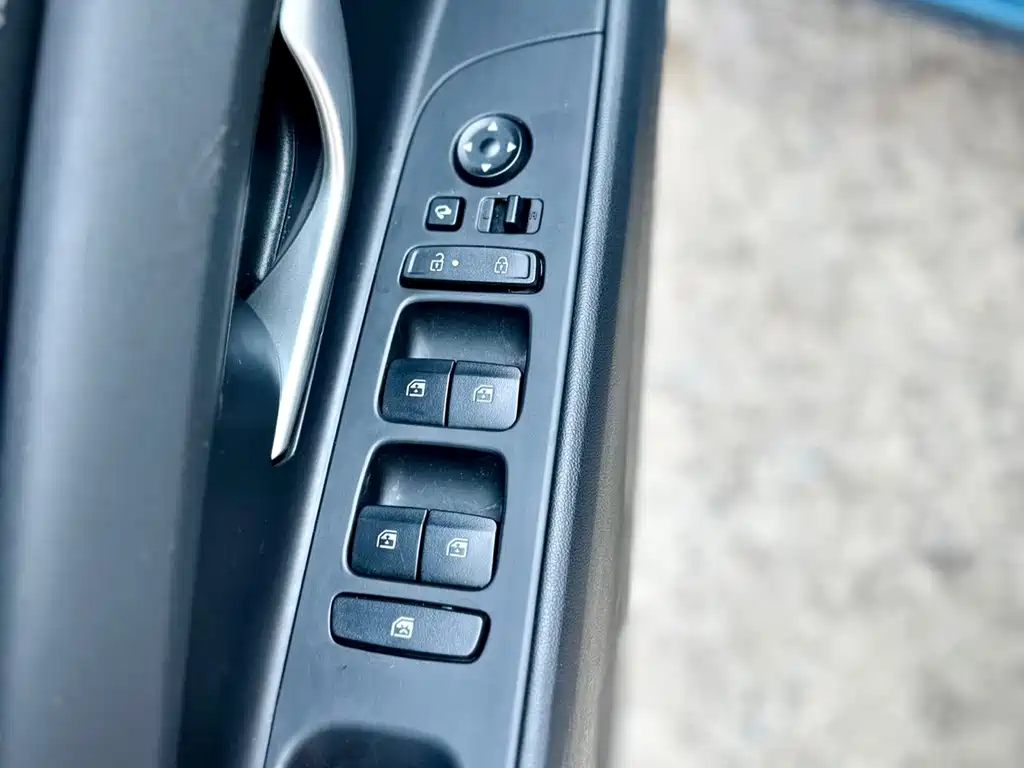 Hyundai Elantra — фото 16