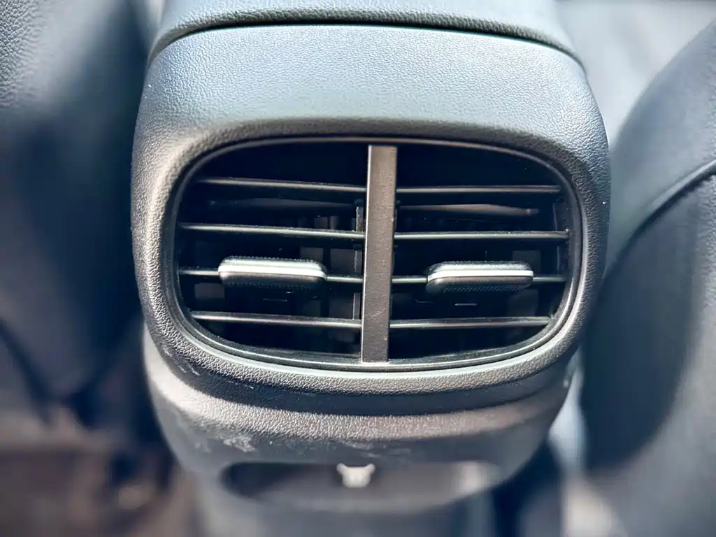Hyundai Elantra — фото 18
