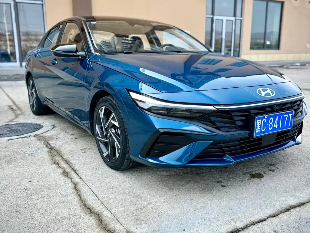 Hyundai Elantra — фото 3