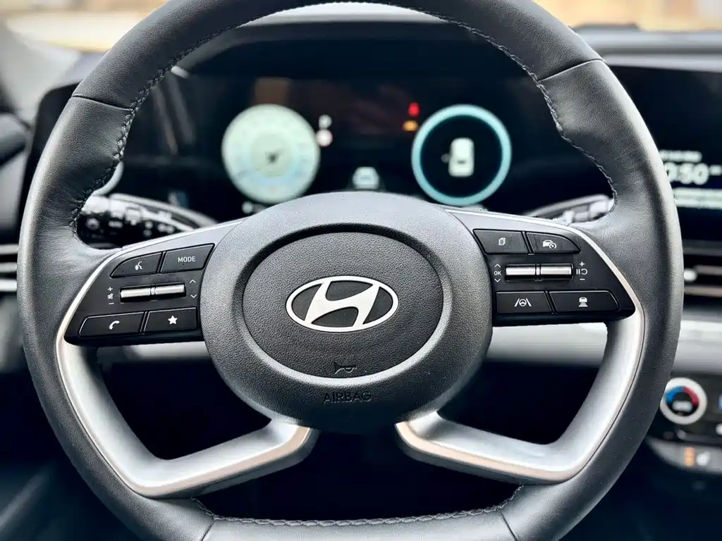 Hyundai Elantra — фото 22