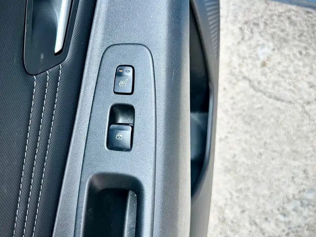 Hyundai Elantra — фото 24