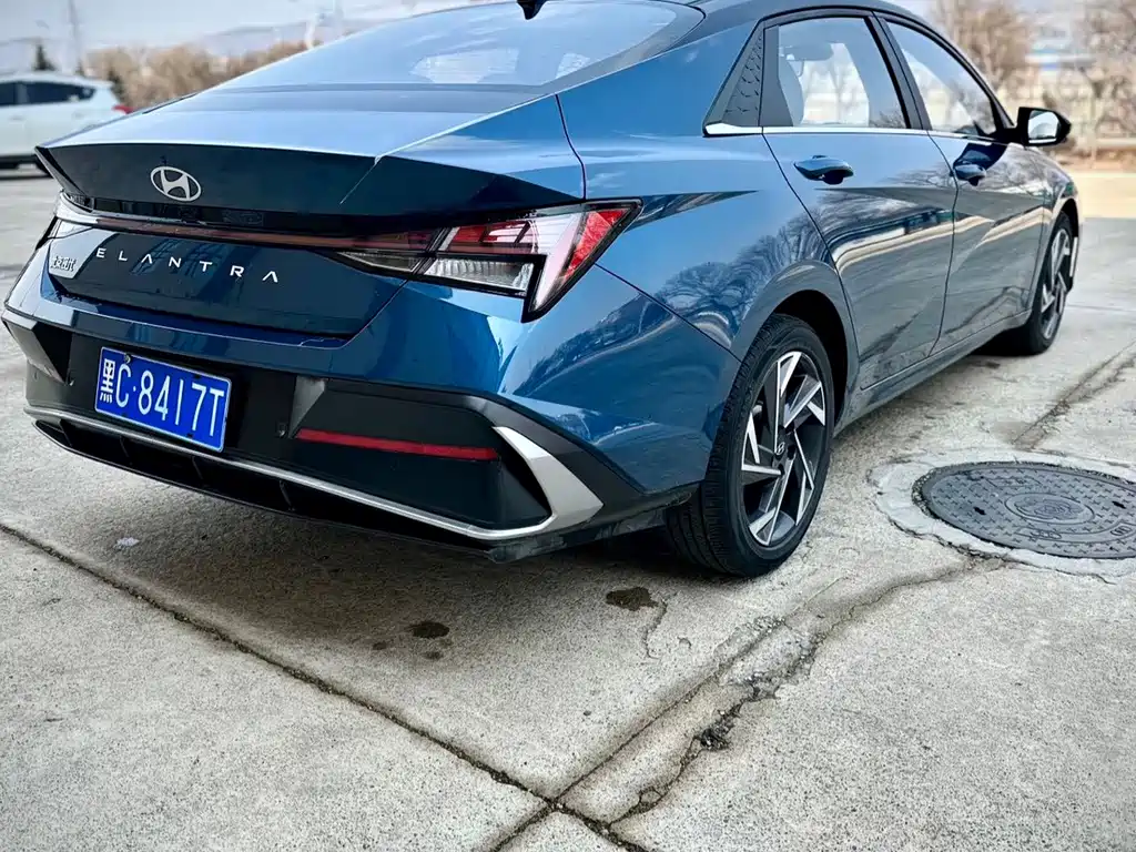 Hyundai Elantra — фото 6