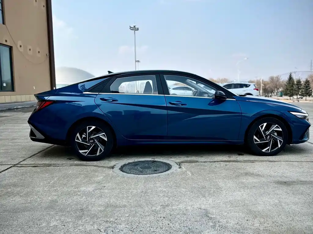 Hyundai Elantra — фото 7