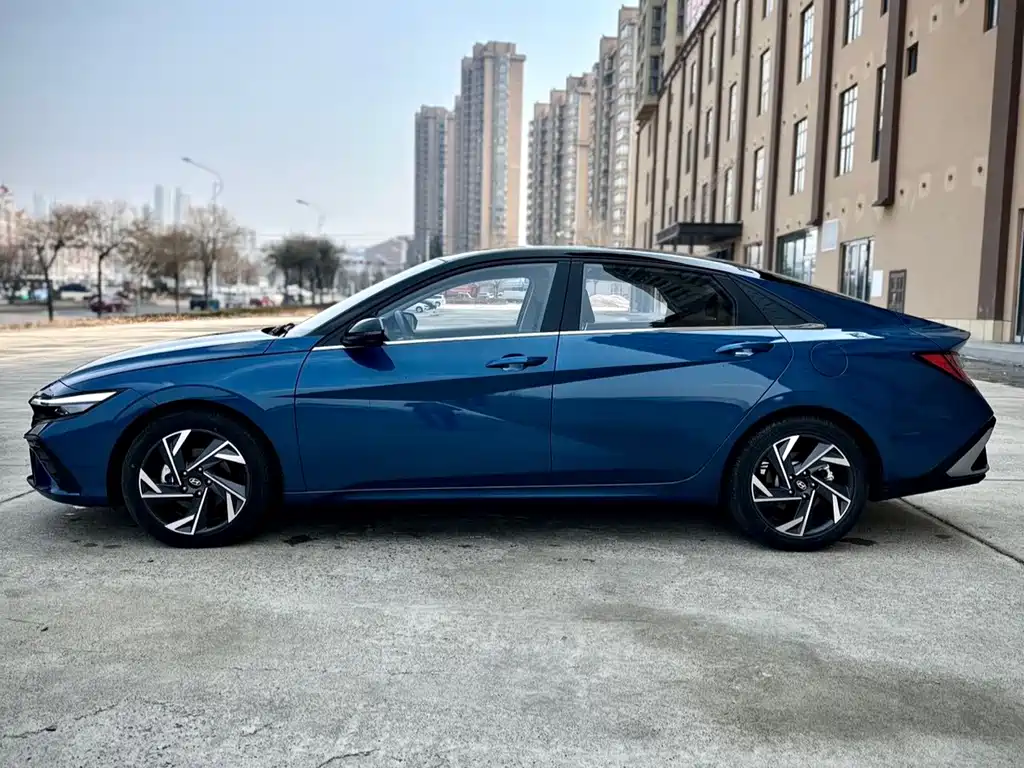 Hyundai Elantra — фото 8