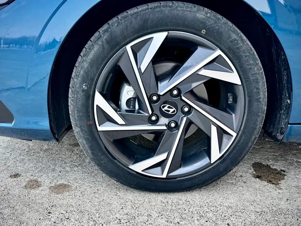 Hyundai Elantra — фото 9
