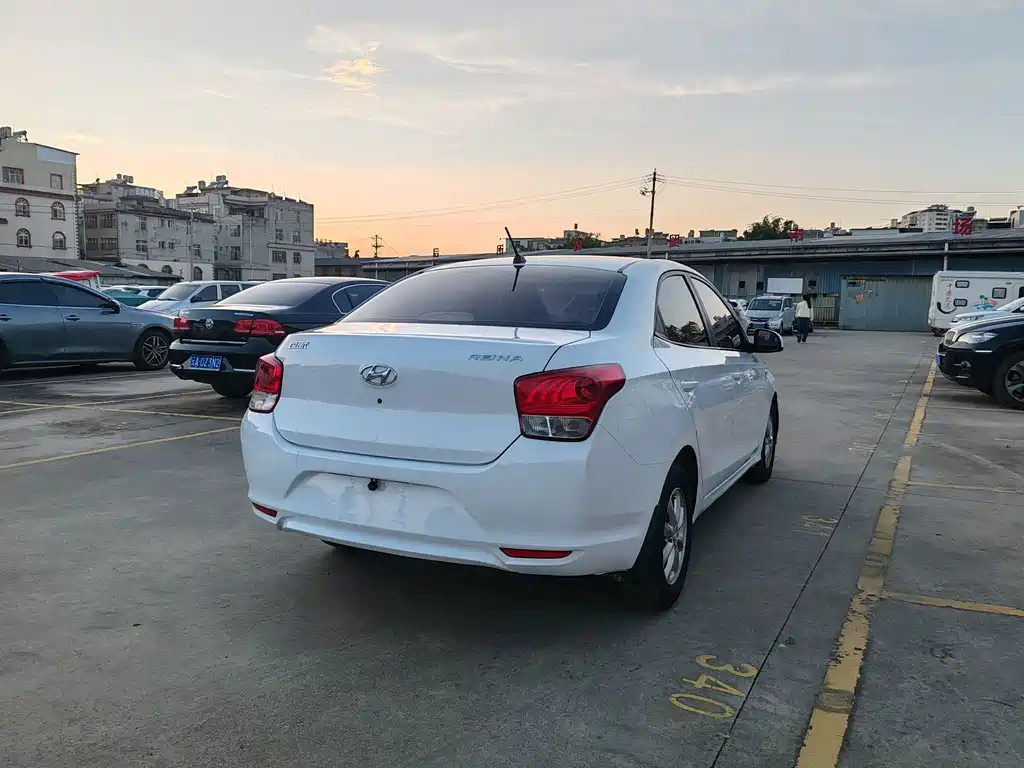 Hyundai Verna — фото 4