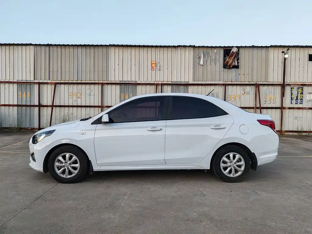 Hyundai Verna — фото 7