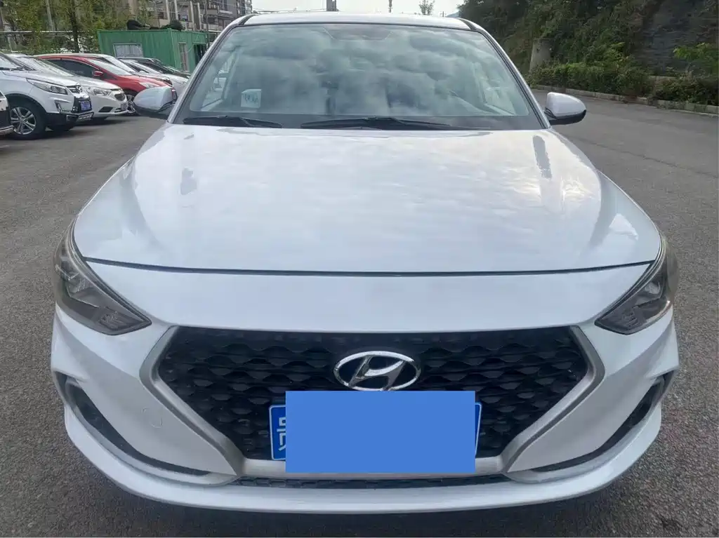 Hyundai Elantra — фото 2