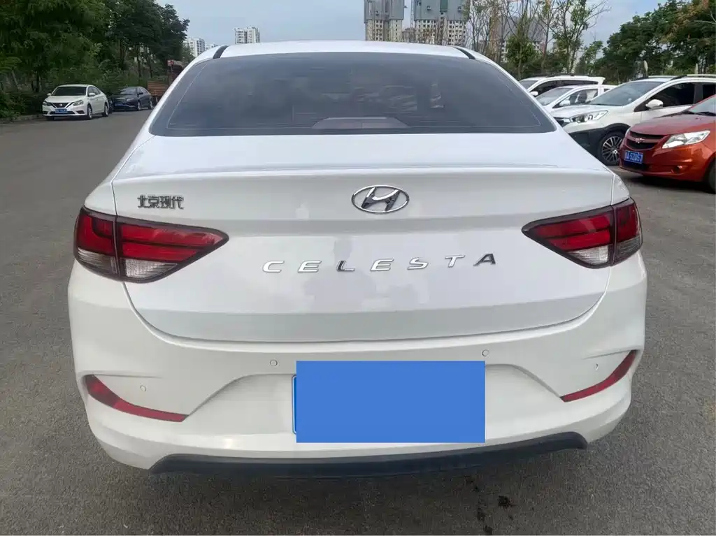 Hyundai Elantra — фото 11