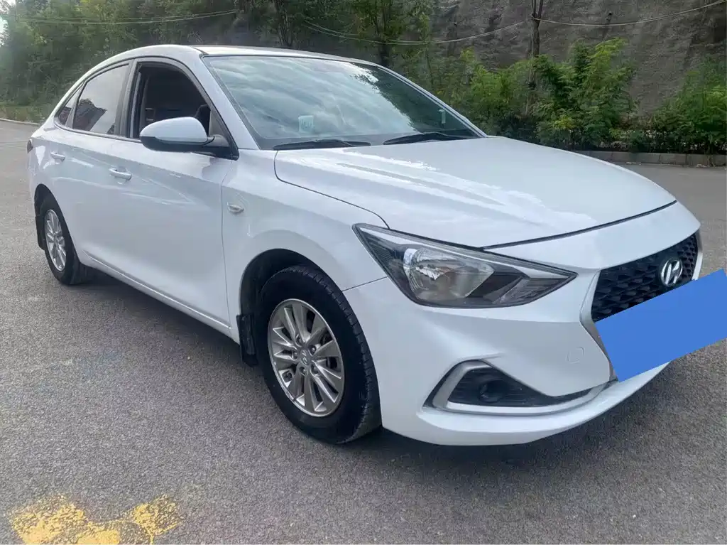 Hyundai Elantra — фото 3