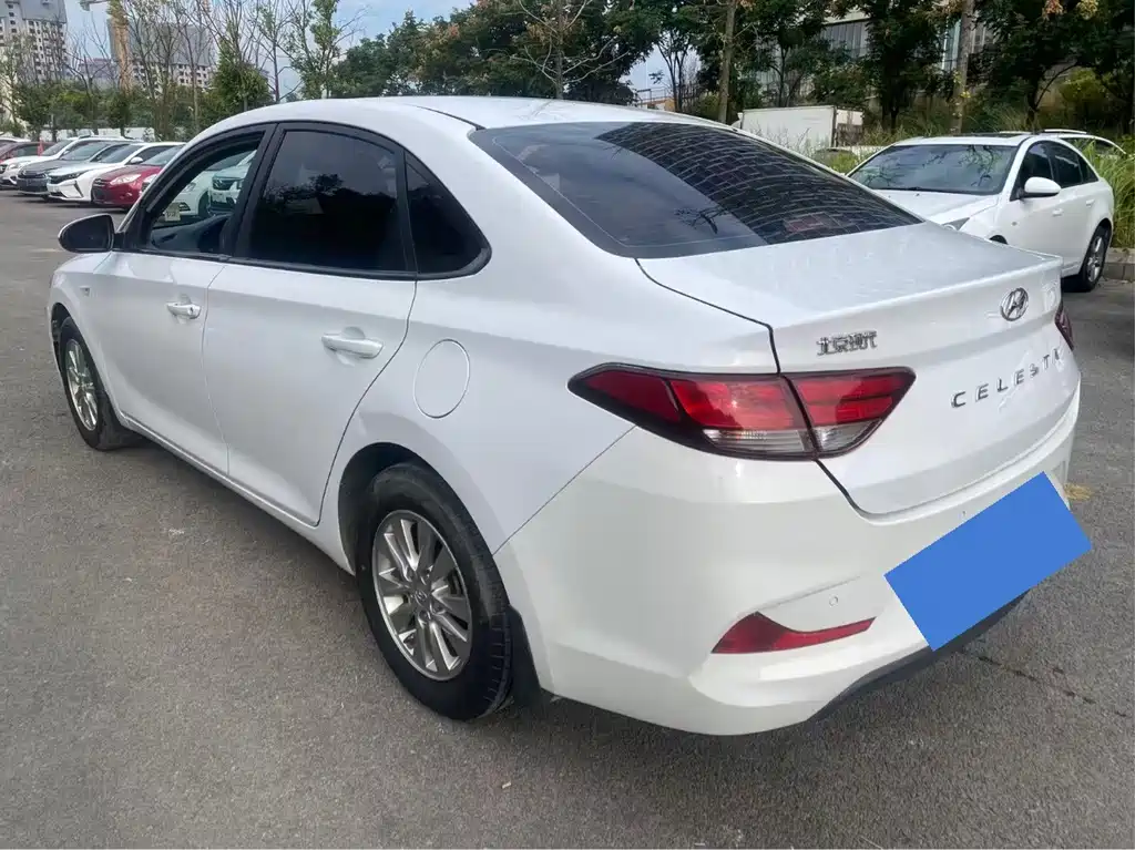 Hyundai Elantra — фото 9
