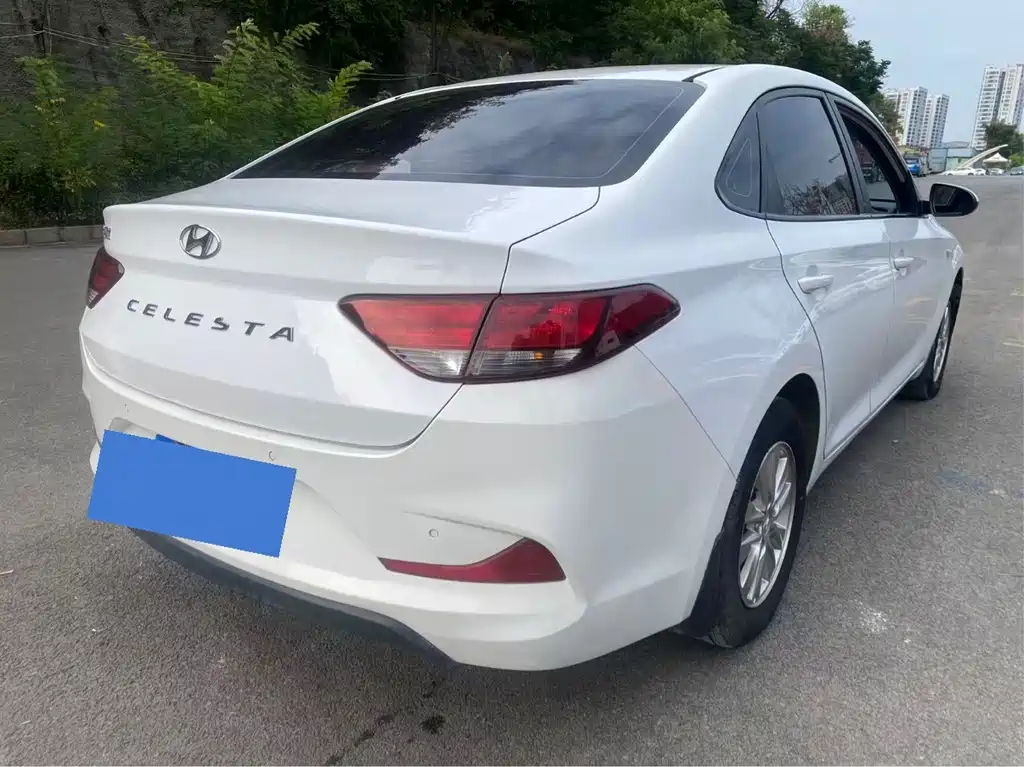 Hyundai Elantra — фото 10