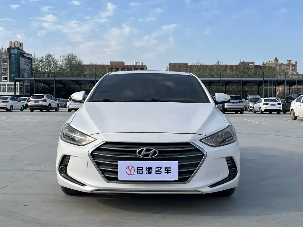 Hyundai Elantra — фото 2