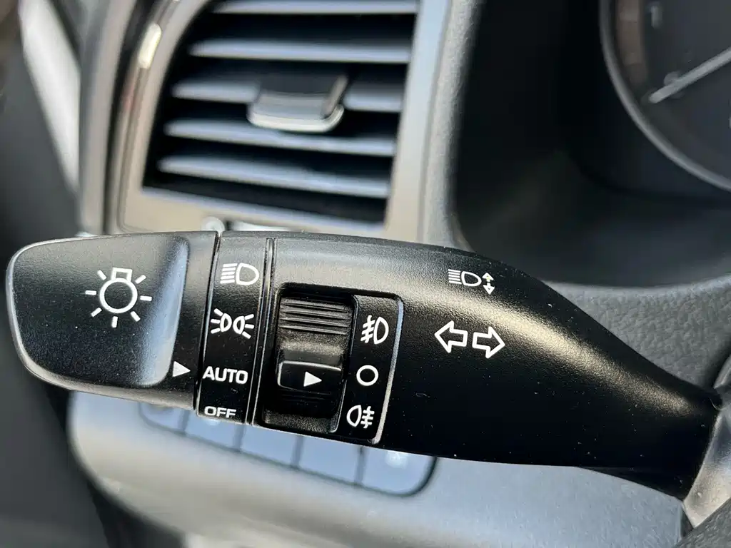 Hyundai Elantra — фото 17