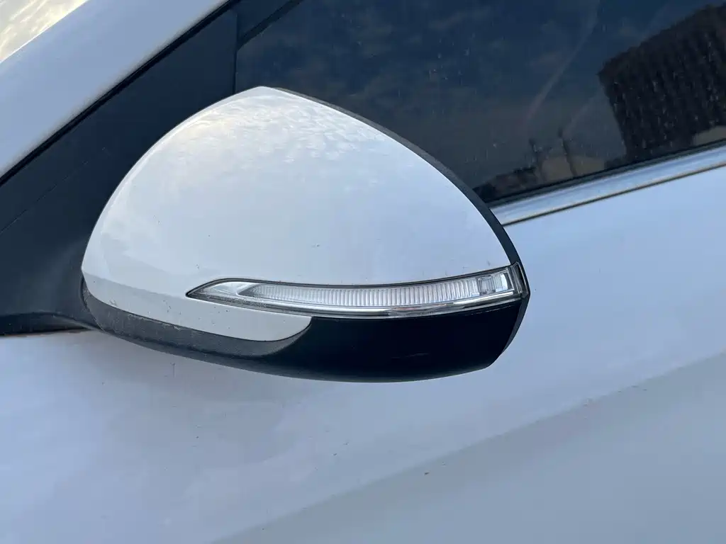 Hyundai Elantra — фото 4