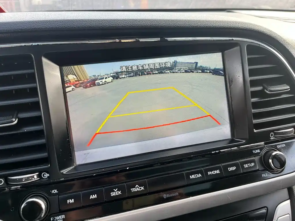 Hyundai Elantra — фото 10