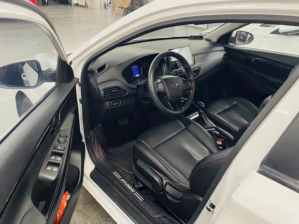 Hyundai Elantra — фото 4