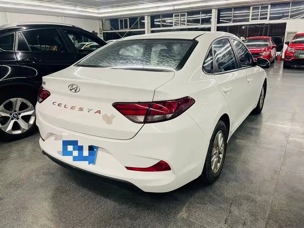 Hyundai Elantra — фото 6