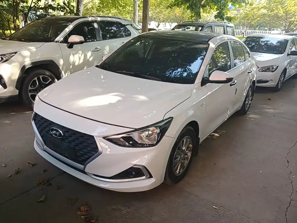 Hyundai Elantra — фото 2