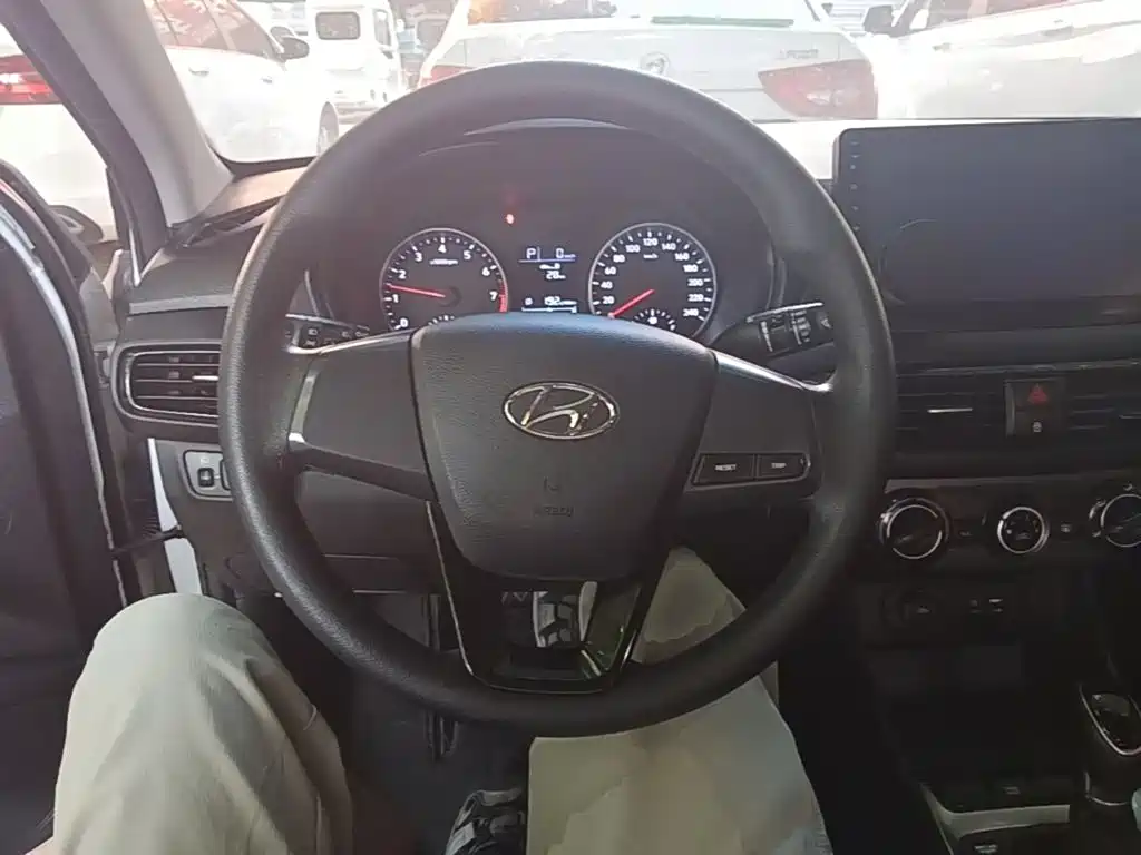 Hyundai Elantra — фото 11