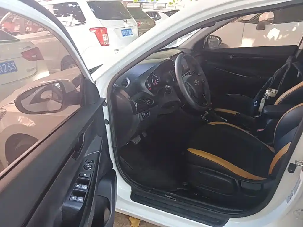 Hyundai Elantra — фото 16