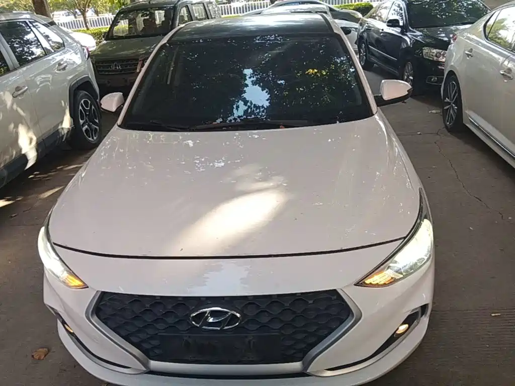 Hyundai Elantra — фото 3