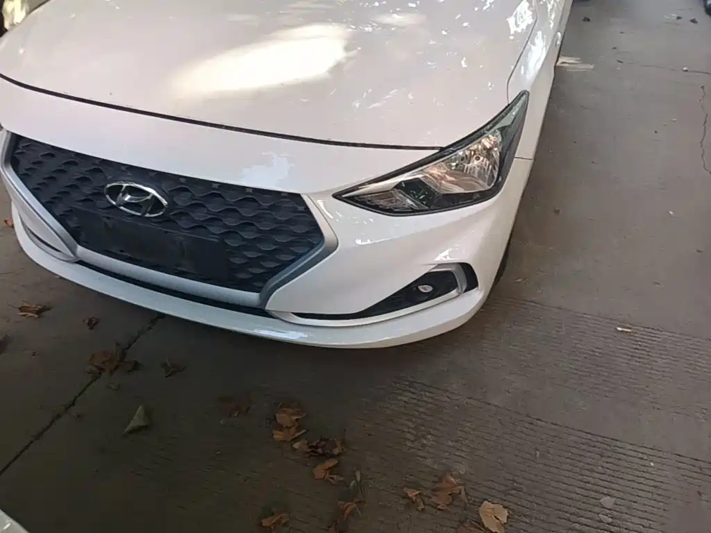 Hyundai Elantra — фото 24