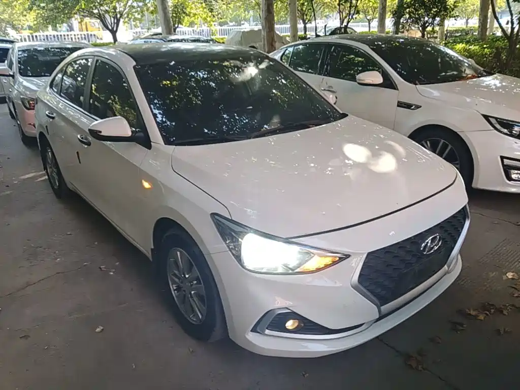 Hyundai Elantra — фото 4