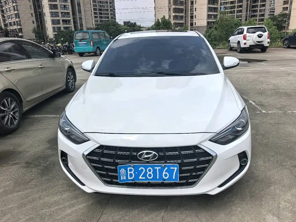 Hyundai Elantra — фото 2