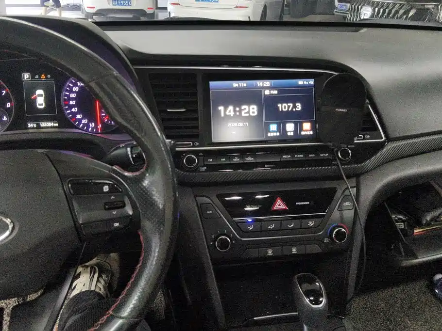 Hyundai Elantra — фото 13