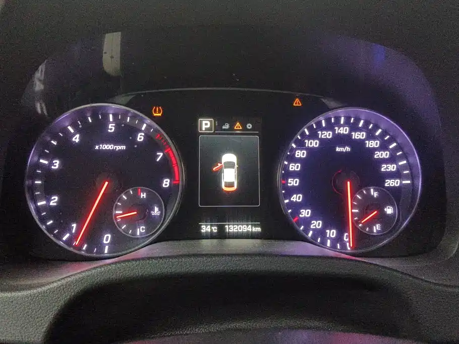 Hyundai Elantra — фото 14