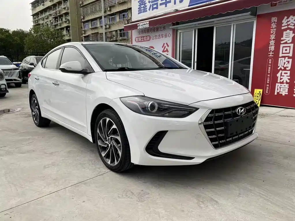 Hyundai Elantra — фото 2