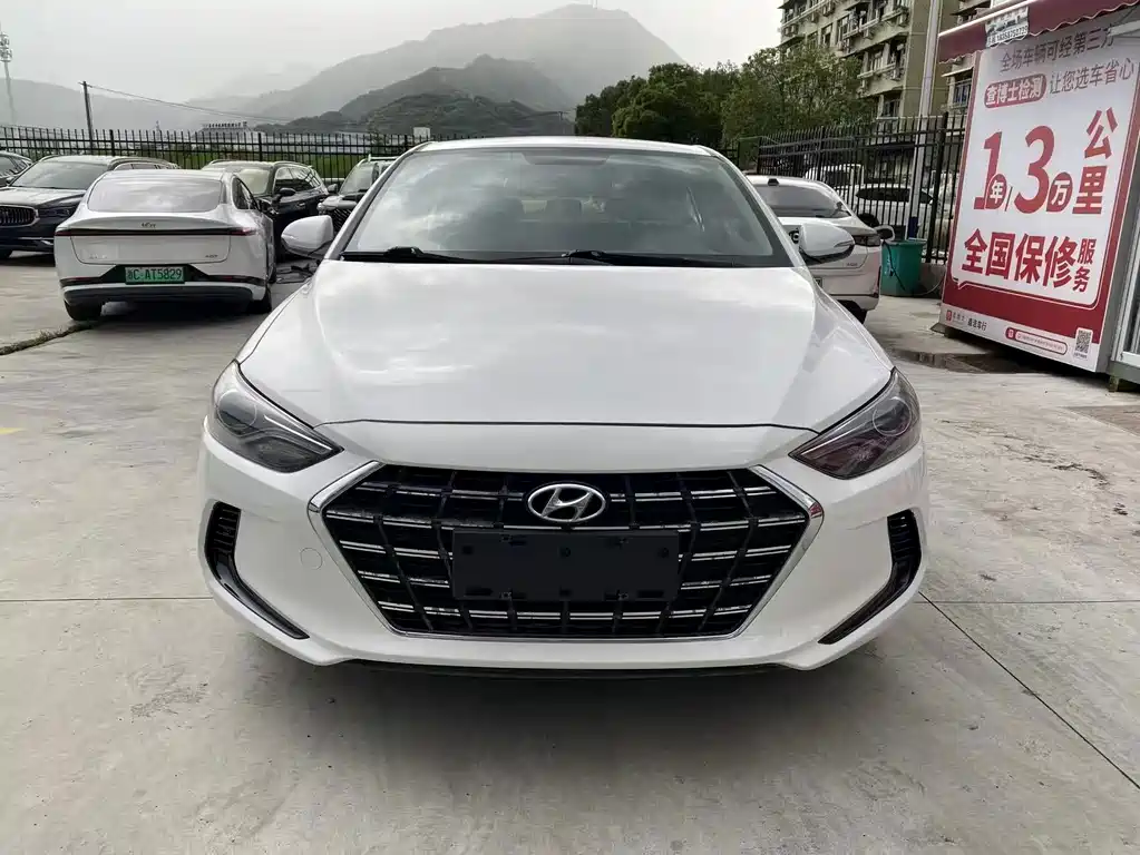 Hyundai Elantra — фото 5