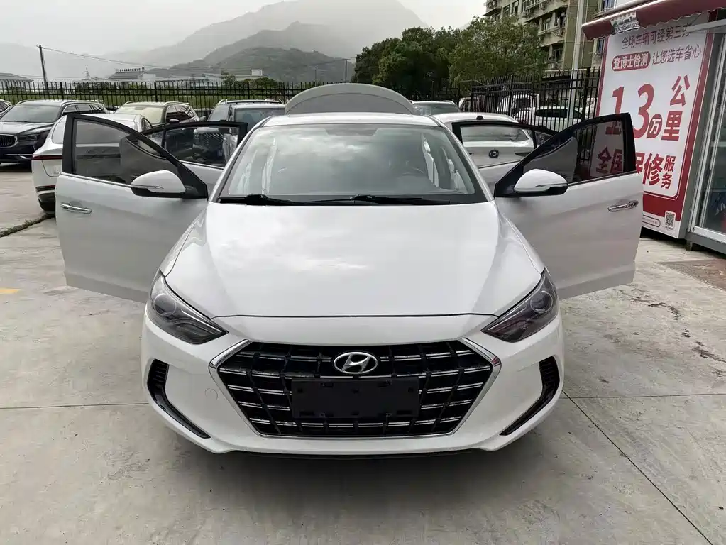Hyundai Elantra — фото 7