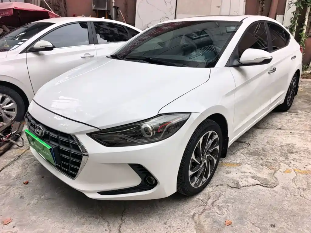 Hyundai Elantra — фото 2