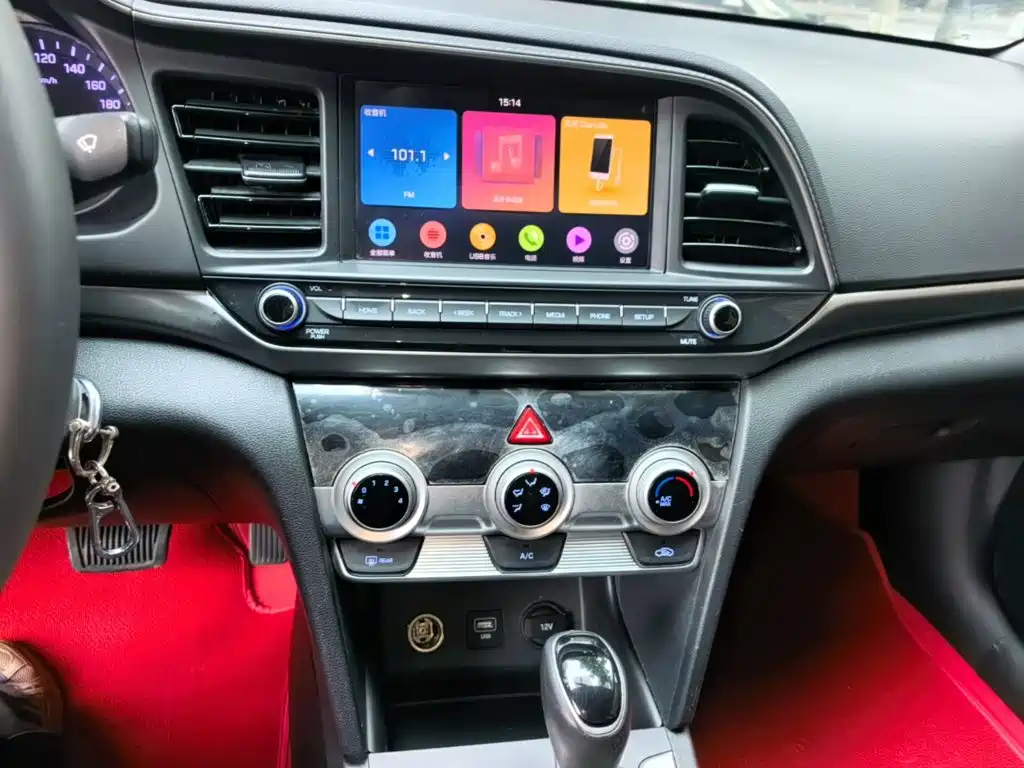 Hyundai Elantra — фото 13