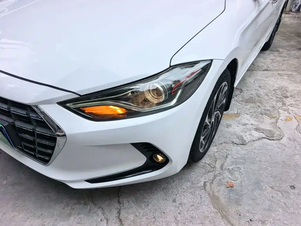 Hyundai Elantra — фото 24
