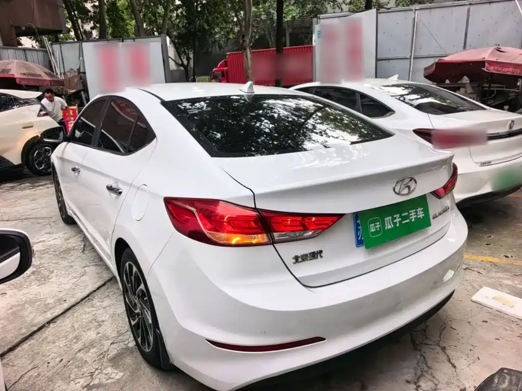 Hyundai Elantra — фото 5