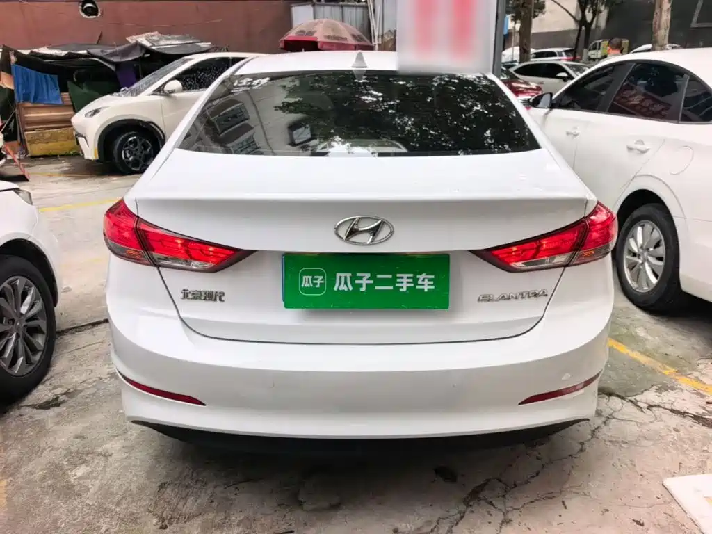 Hyundai Elantra — фото 6