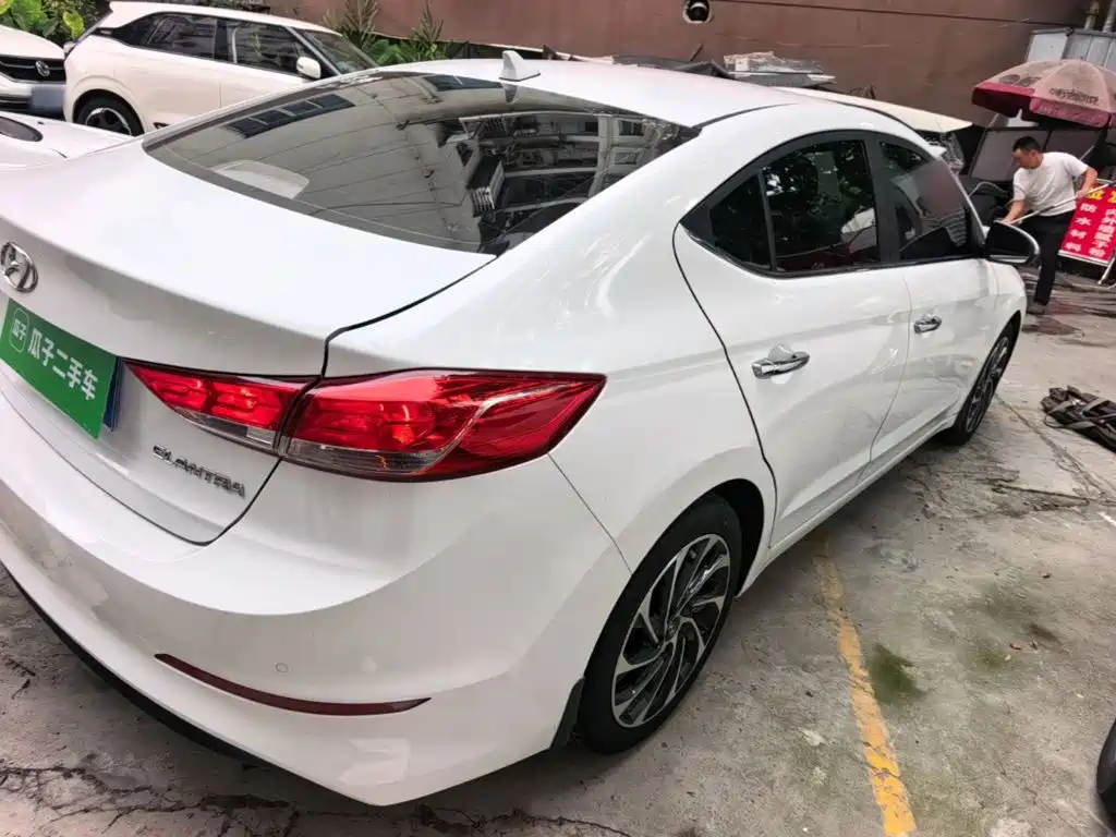 Hyundai Elantra — фото 7