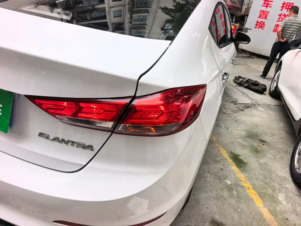 Hyundai Elantra — фото 8