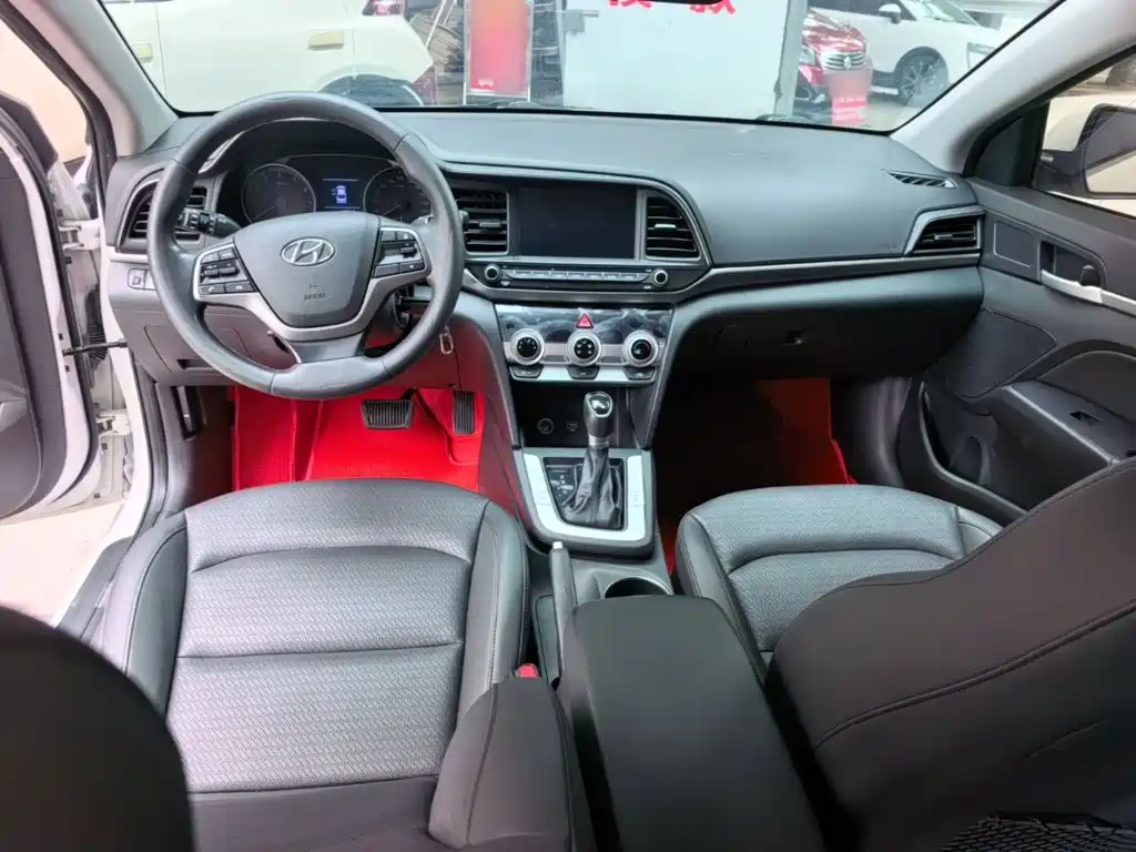 Hyundai Elantra — фото 10