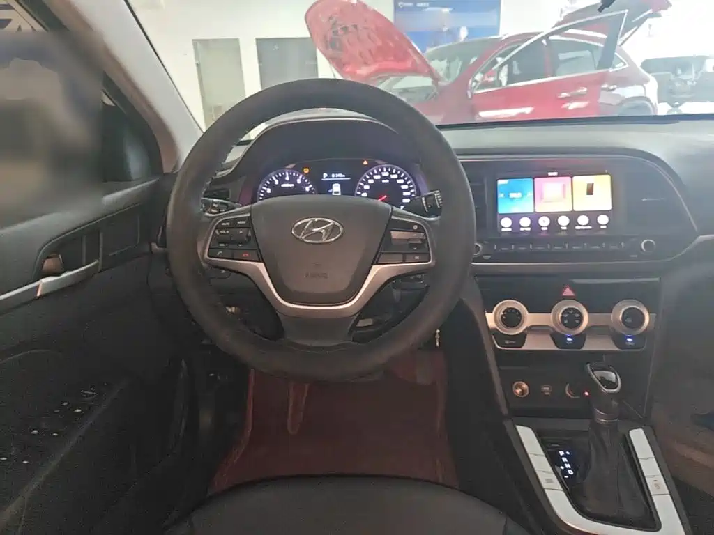 Hyundai Elantra — фото 11